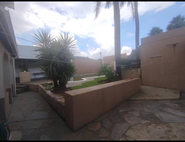 4 BEDROOM HOUSE FOR SALE IN THE HILL